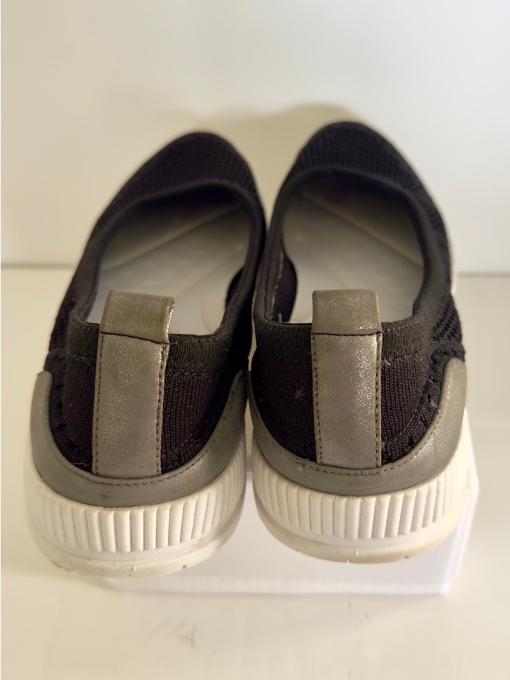 Easy Spirit Glitz Black Mesh Knit Flats Slip Ons Size 7 1/2 - Picture 4 of 6